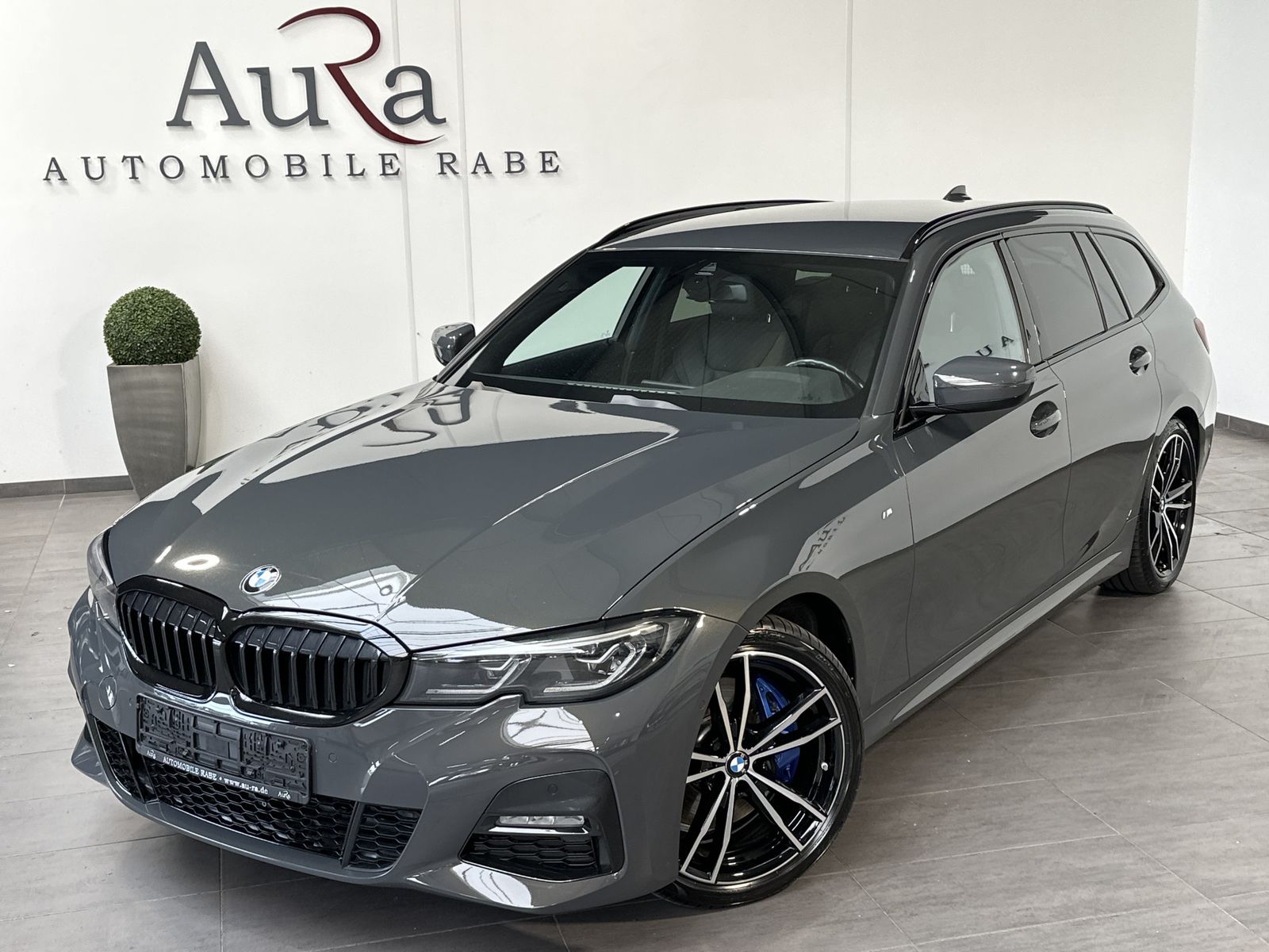 Fahrzeugabbildung BMW 320d Touring M-Sport NAV+LASER+HEAD-UP+KAMERA+PP