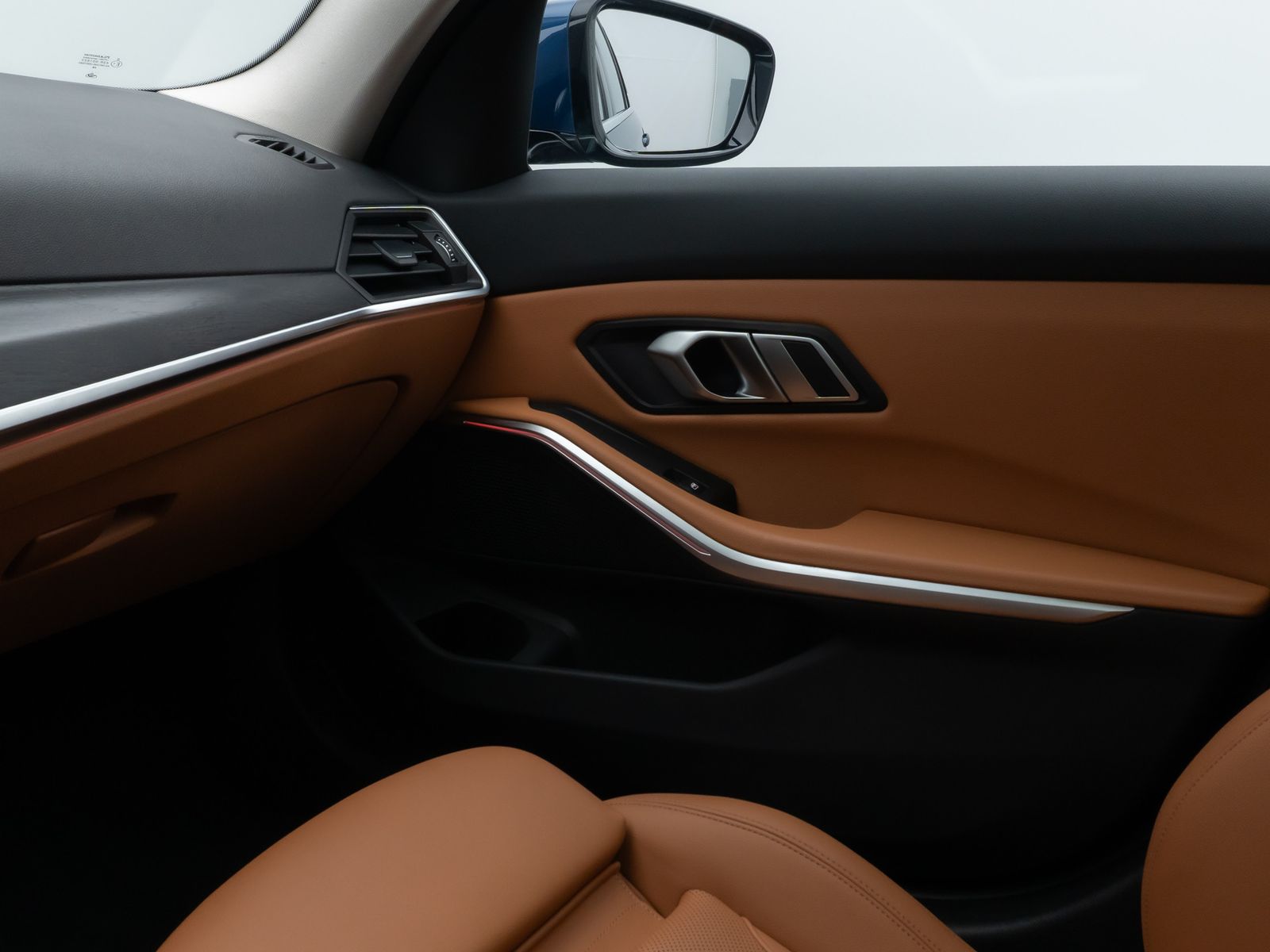 Fahrzeugabbildung BMW 320d xD  Panorama HUD DAB AHK Alarm PDC Sport