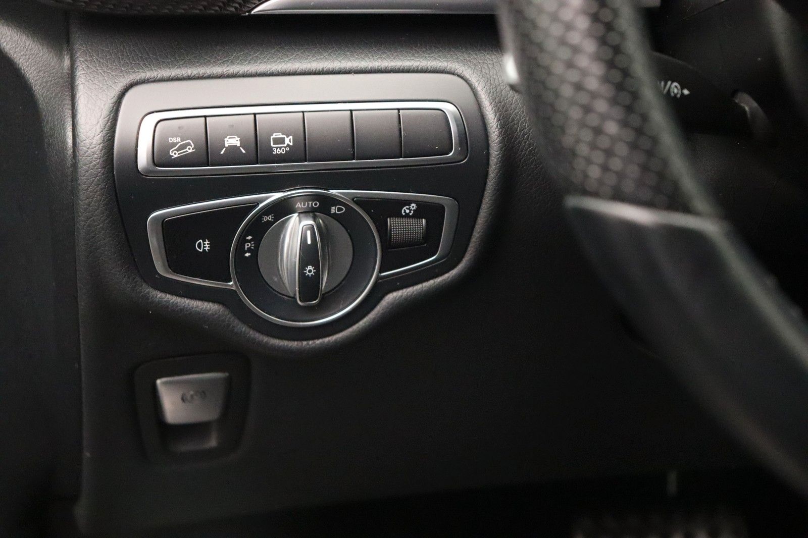 Fahrzeugabbildung Mercedes-Benz V 300d Avantgarde AMG 4Matic e.lang Hundebox