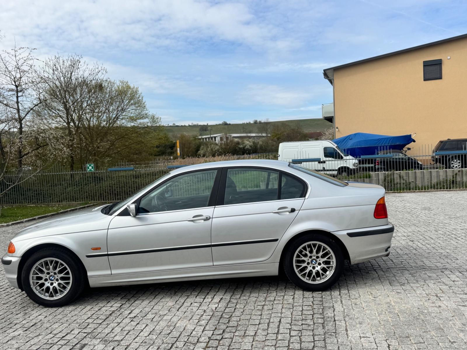 BMW 320