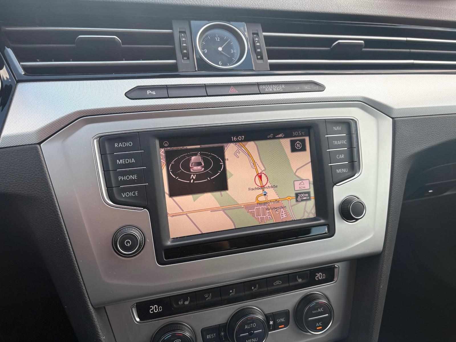 Volkswagen Passat Variant 2.0 TDI DSG Navi ACC SPORTSITZE