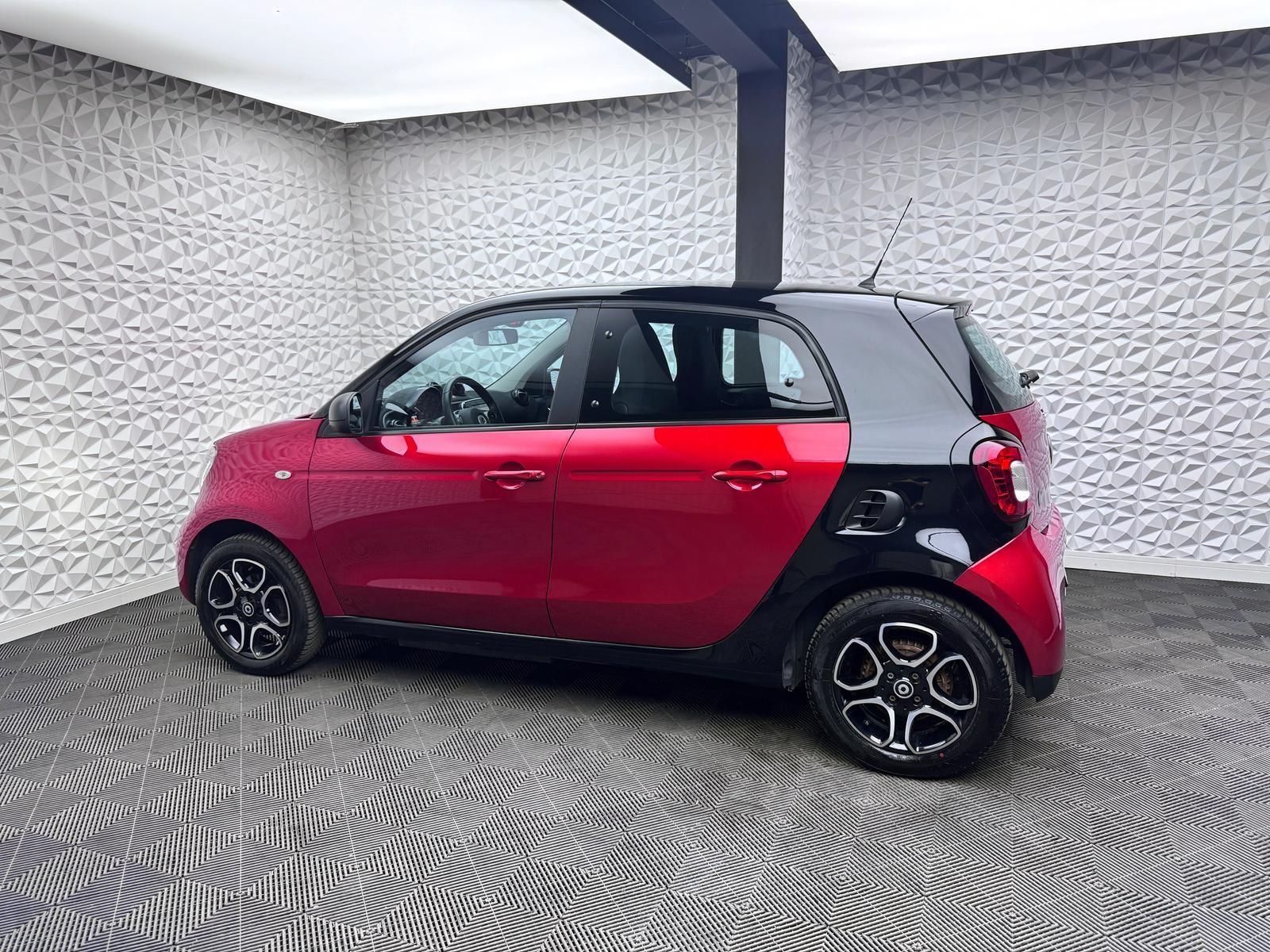 Fahrzeugabbildung Smart EQ-DRIVE60/PASSION/SHEIZ/R-CAM/PDC/NAVI/COOL&MED
