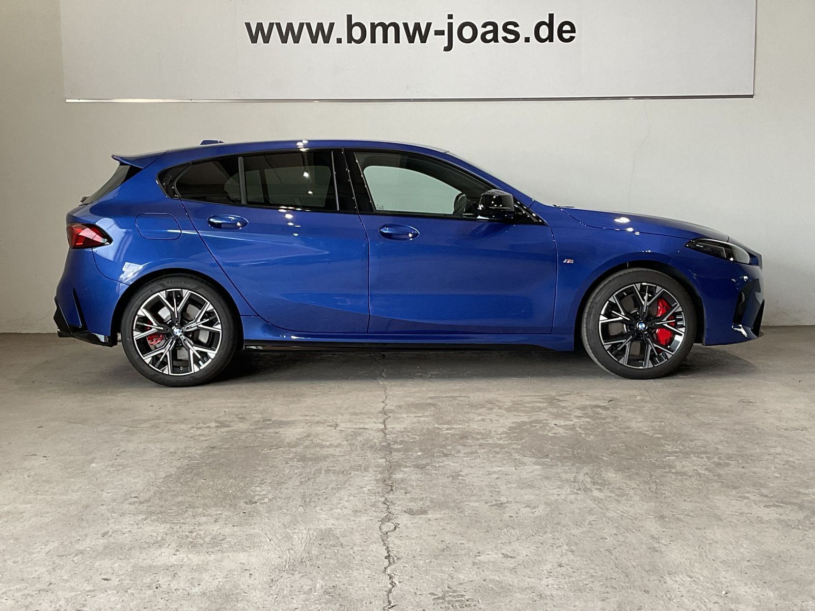 Fahrzeugabbildung BMW M135 xDrive Head-Up M Sportsitze AHK