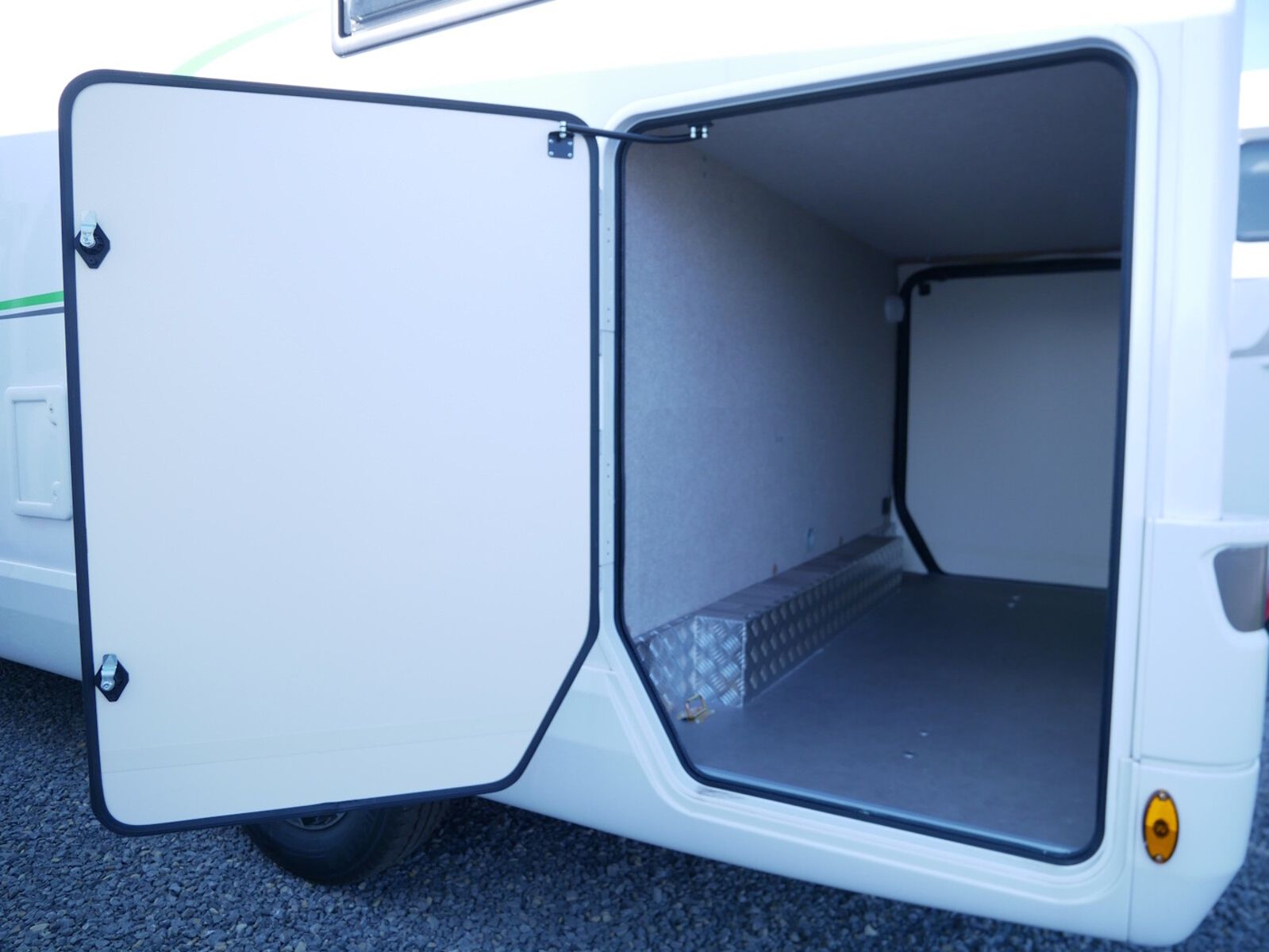Fahrzeugabbildung Forster T FT669EB 8670,- EUR Sondernachlass / Pioneer