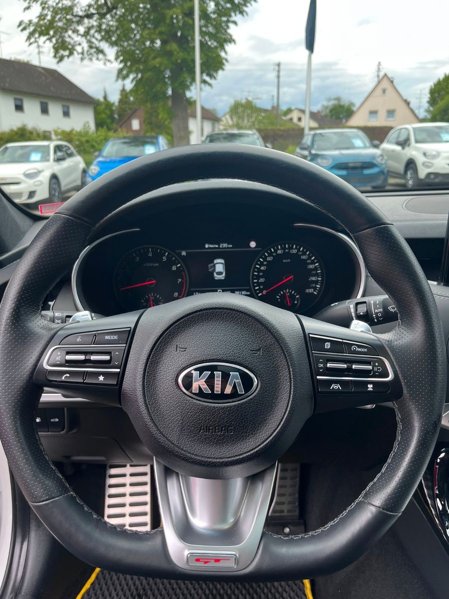 Fahrzeugabbildung Kia Stinger GT 4WD Leder el. Sitze Navi Kamera uvm.