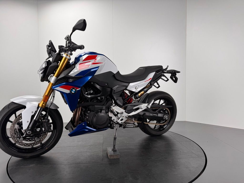 Fahrzeugabbildung BMW F900 R *NEUWERTIG *VOLL *1.HAND