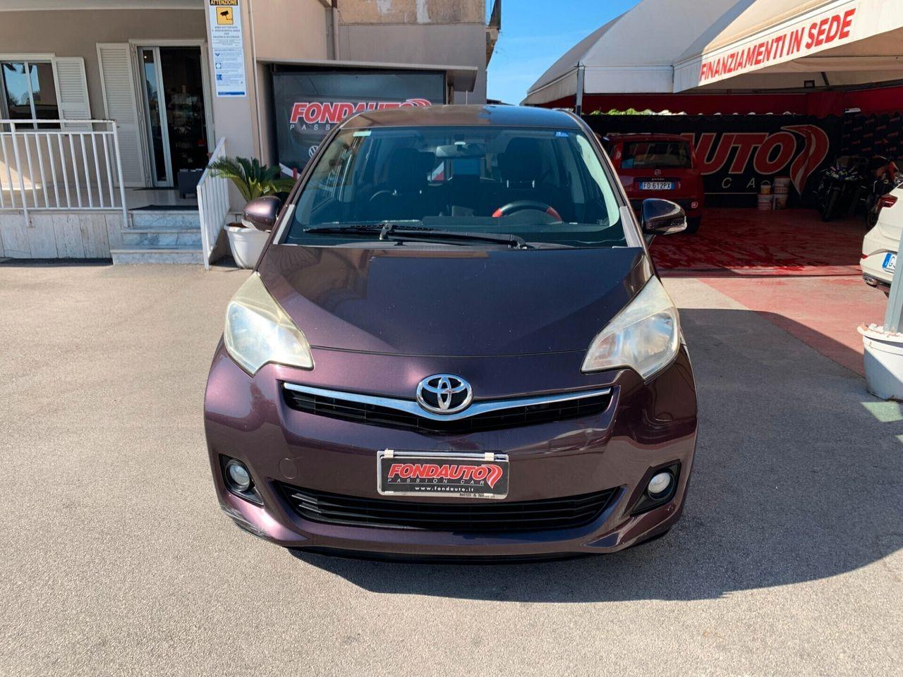 Toyota Verso-S 2011 — photo 8