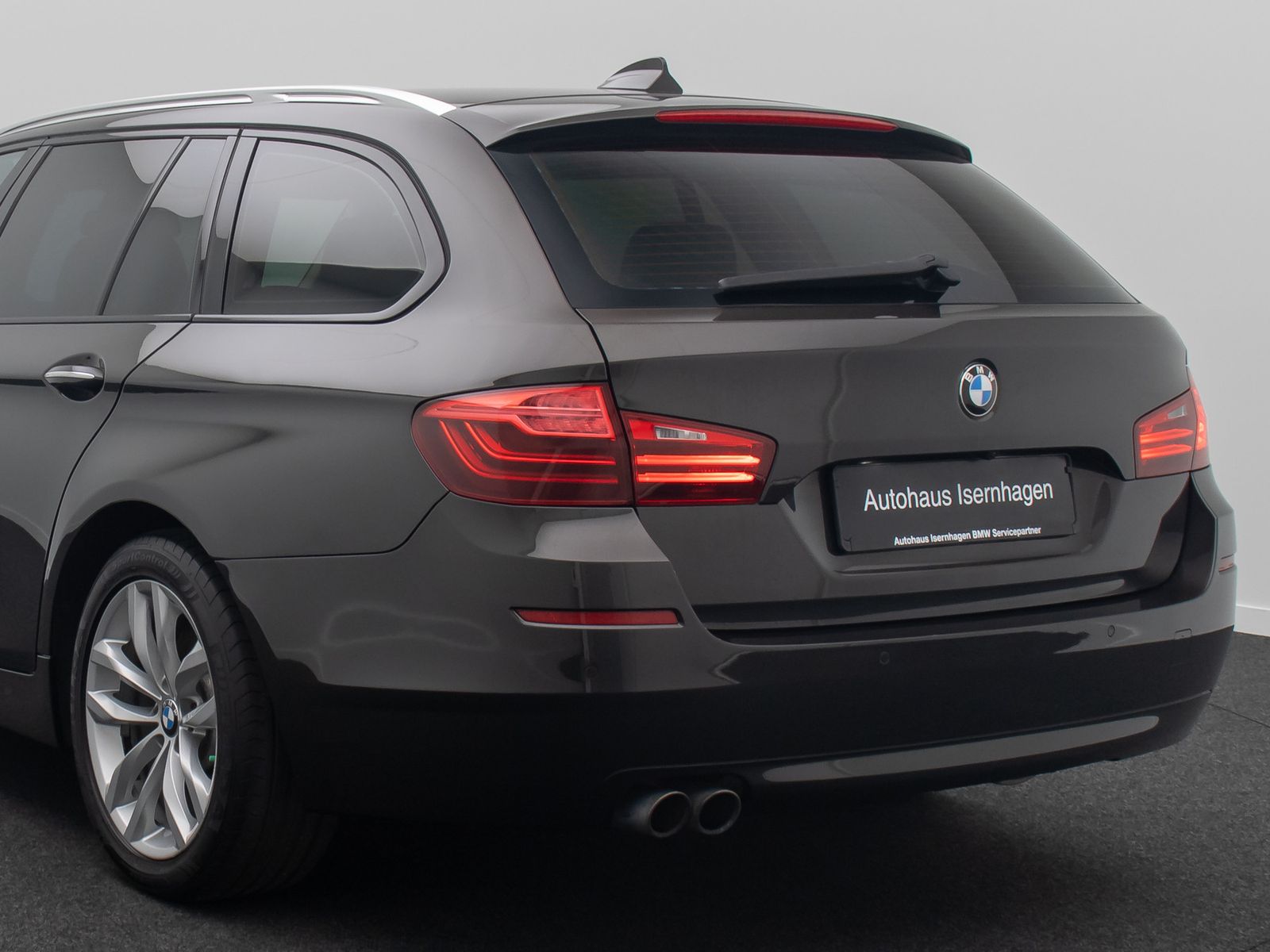 Fahrzeugabbildung BMW 520d HUD Alarm Komfortsitze SoftClose AHK Sport