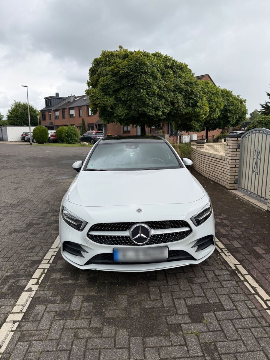 MERCEDES-BENZ Mercedes-Benz A 220 4MATIC AMG Line