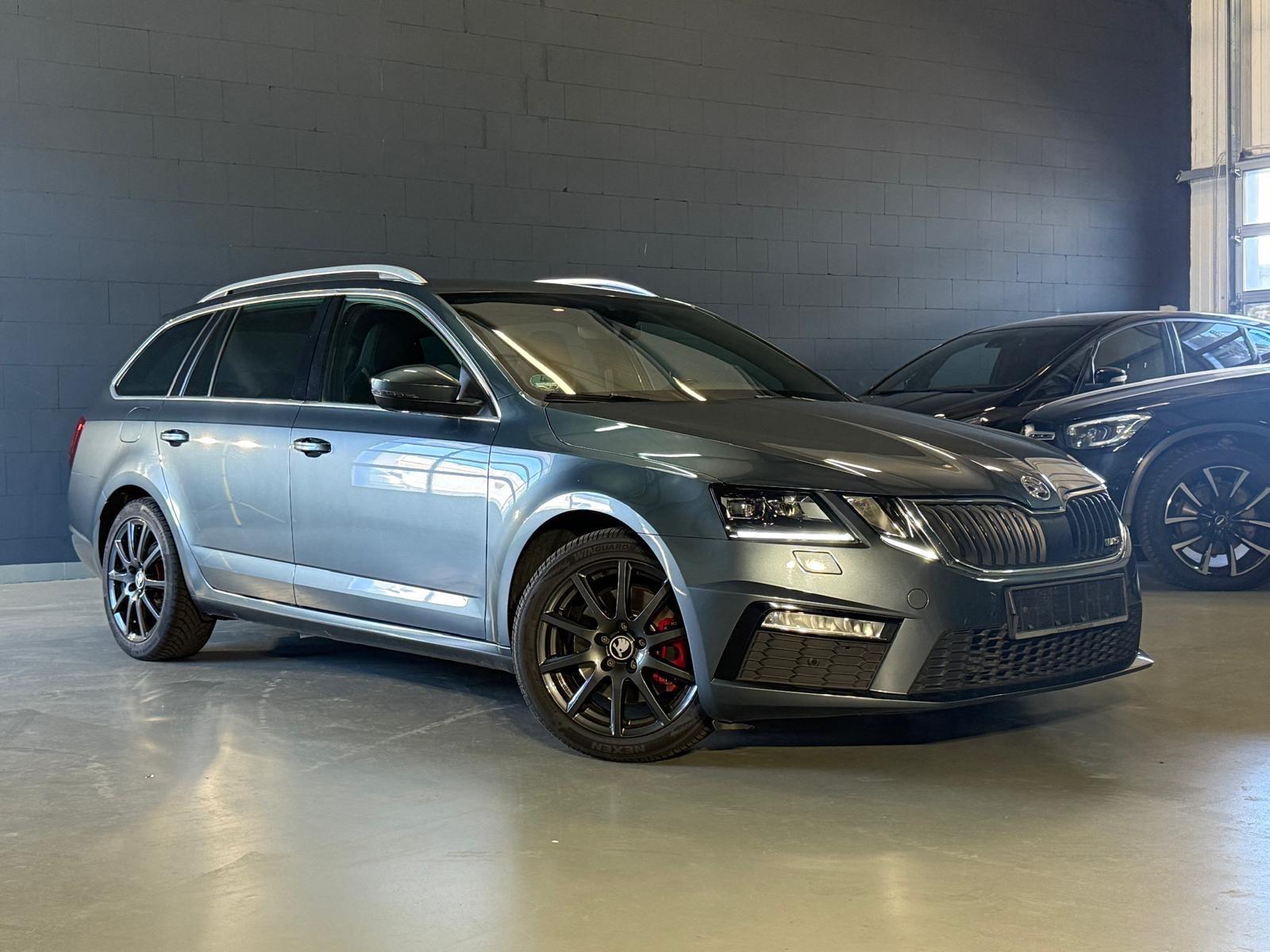 Skoda Octavia Combi RS-ACC-KAM-LANE-AHK-NAVI-DCC-LED