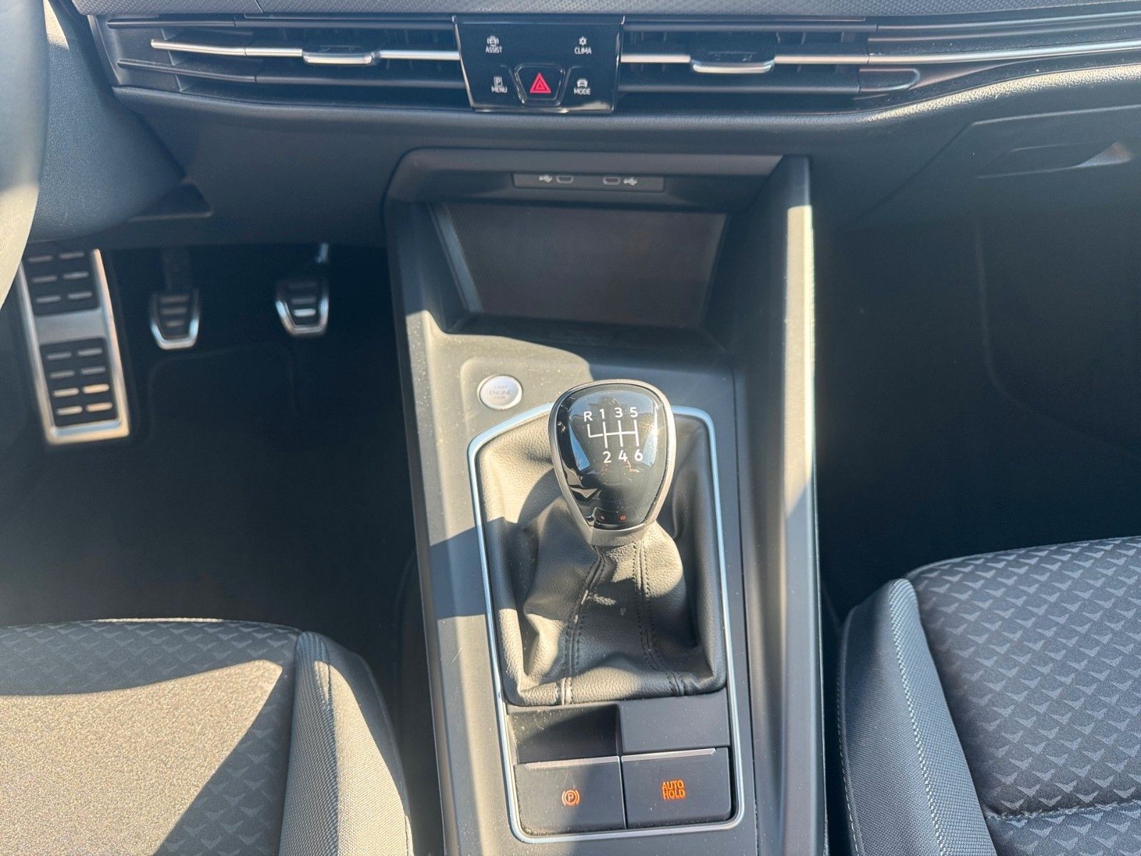 Fahrzeugabbildung Volkswagen Golf VIII Lim. Life ACTIVE 1.5 TSI