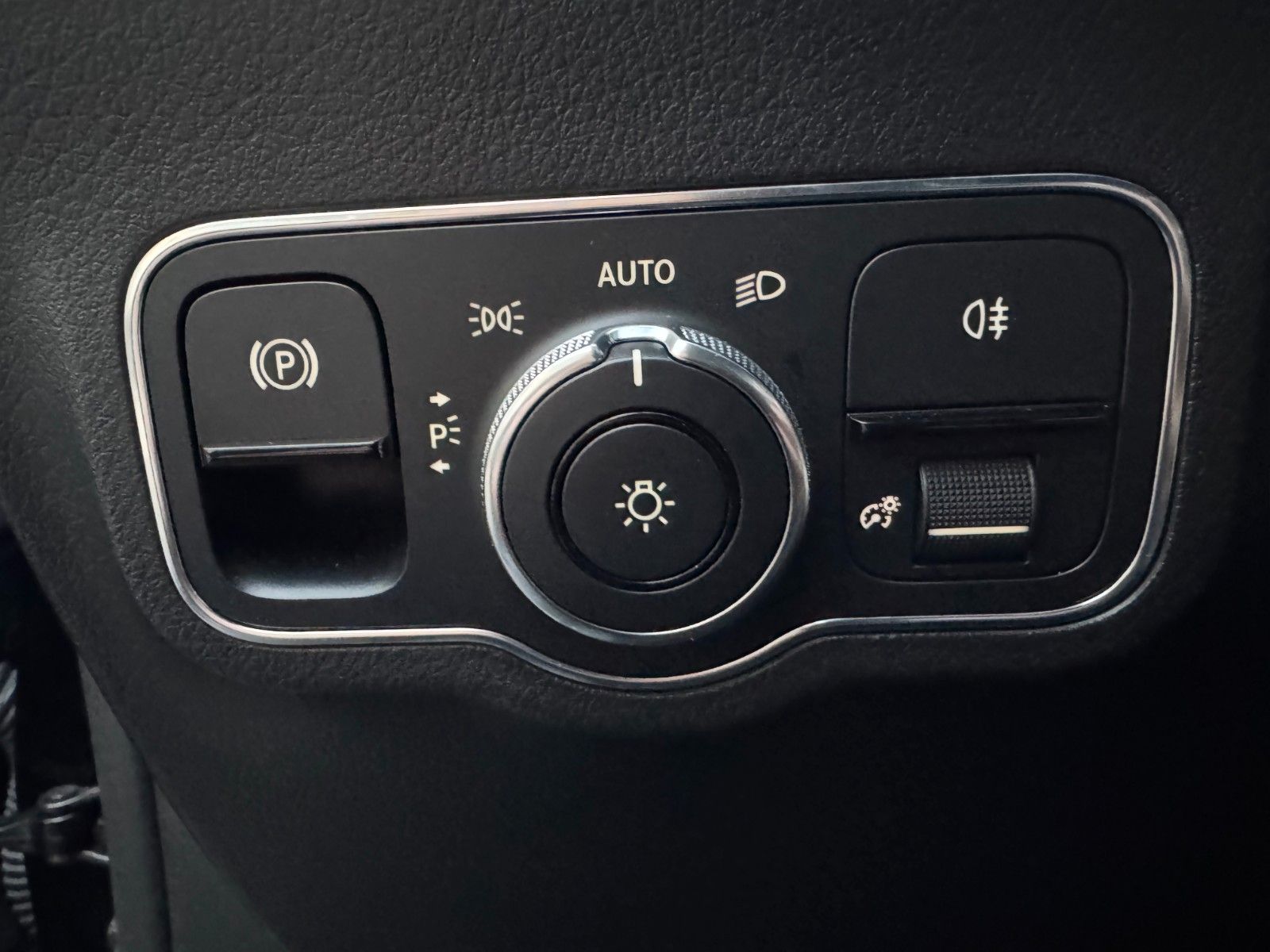 Fahrzeugabbildung Mercedes-Benz B 250e Edition2020+AMG+Ambiente+Night+LED