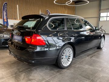BMW Touring 330d xDrive *PANO*NAVI*PDC*SZHZ*LEDER*