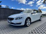 Volvo V60 D6 TWIN ENGINE Plug-in-Hybrid Momentum - Volvo V60 Momentum mit Hybrid-Antrieb (Diesel-Elektro)