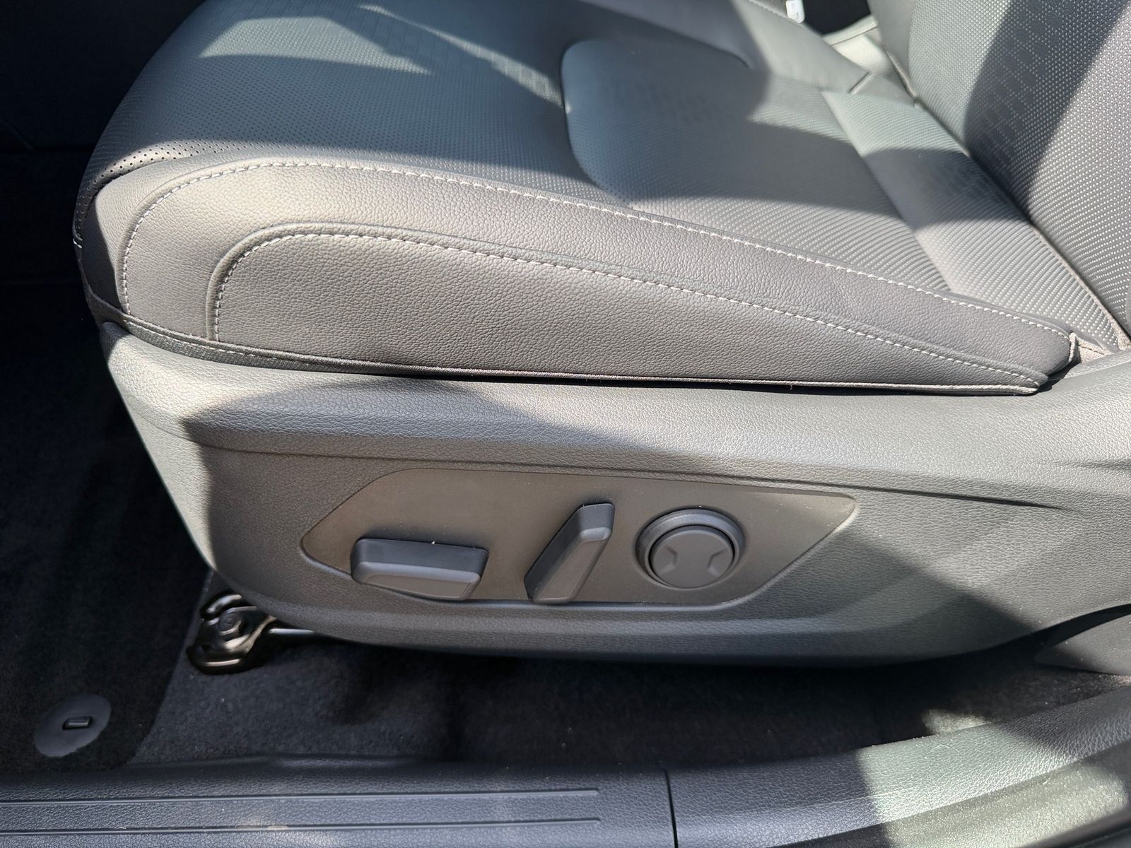 Fahrzeugabbildung Kia SPORTAGE 1.6T 2WD DCT BLACK ED SD DRIVE