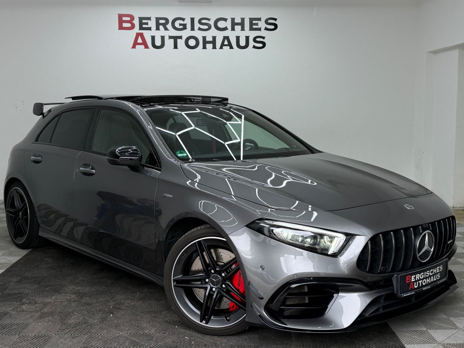 MERCEDES-BENZ A45 AMG 4Matic*Aero*Perf-AGA*Perf.Sitze*Pano*HuD