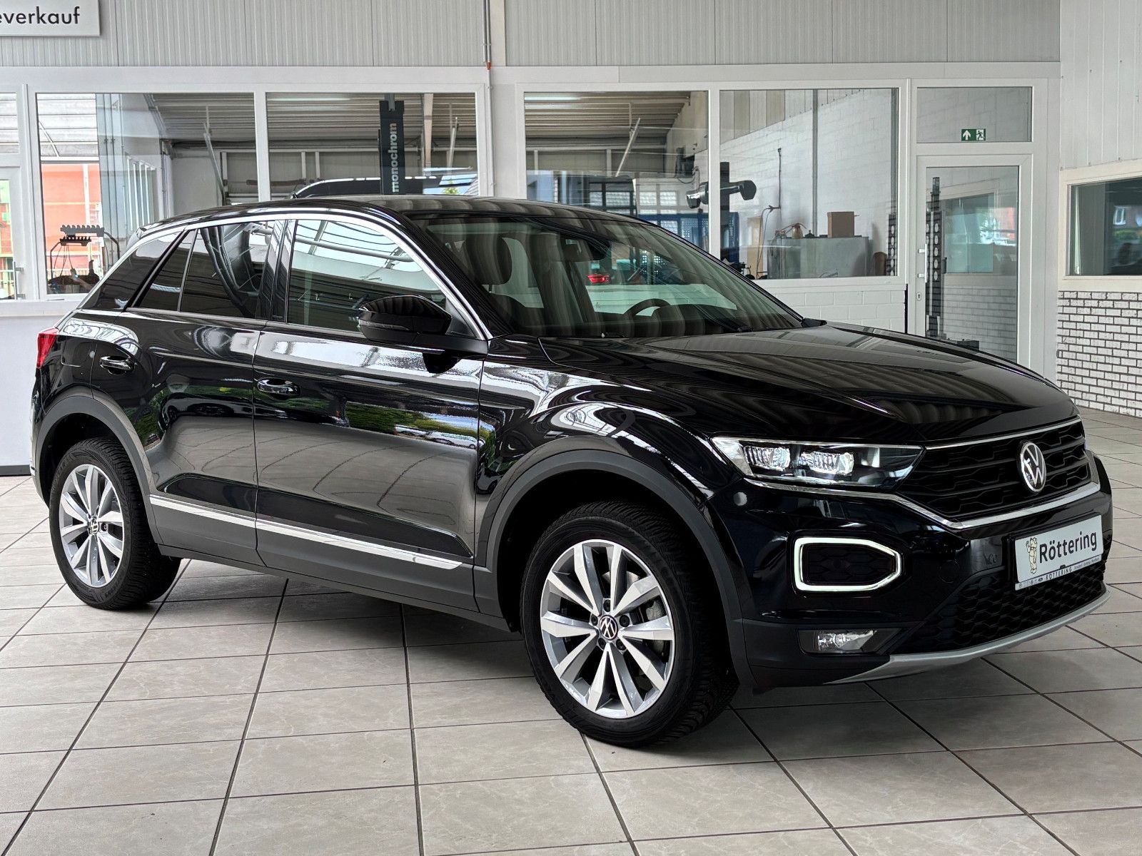 Fahrzeugabbildung Volkswagen T-Roc Style 1.5 TSI DSG + el. Klappe + Kamera +