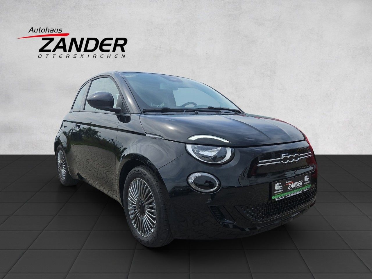 Fahrzeugabbildung Fiat 500 e Icon Navi PDC hinten Batterieprotokoll