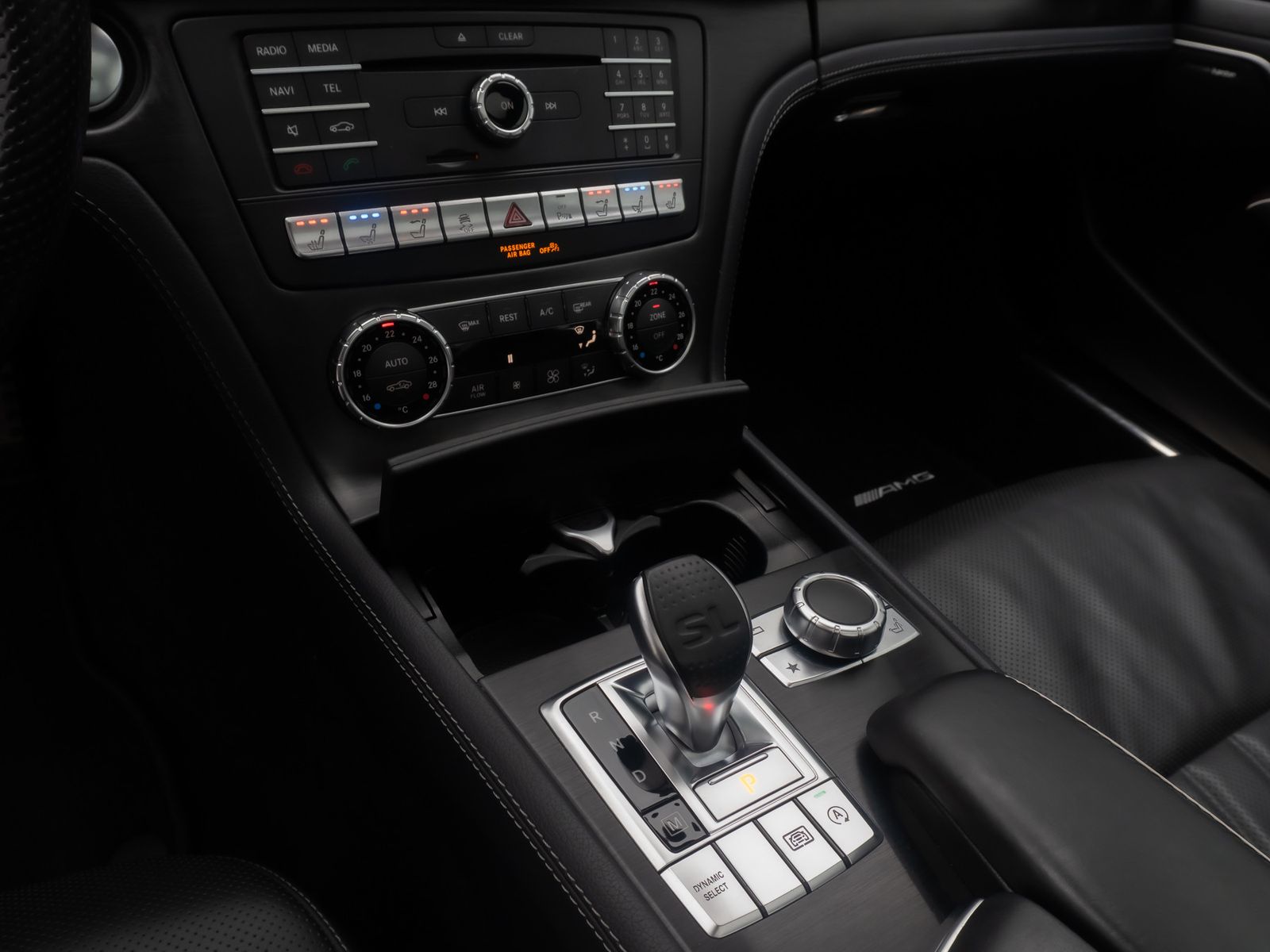 Fahrzeugabbildung Mercedes-Benz SL 400 AMG ACC Kamera H/K Komfort DAB FahrAssist
