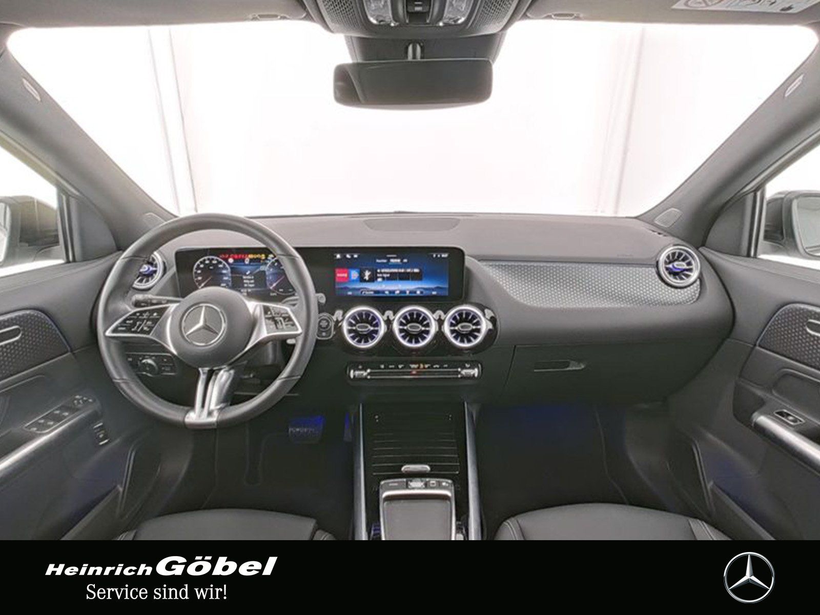 Fahrzeugabbildung Mercedes-Benz GLA 200 PROGRESSIVE+PANO+AHK+TOTWINKEL+NIGHT.P