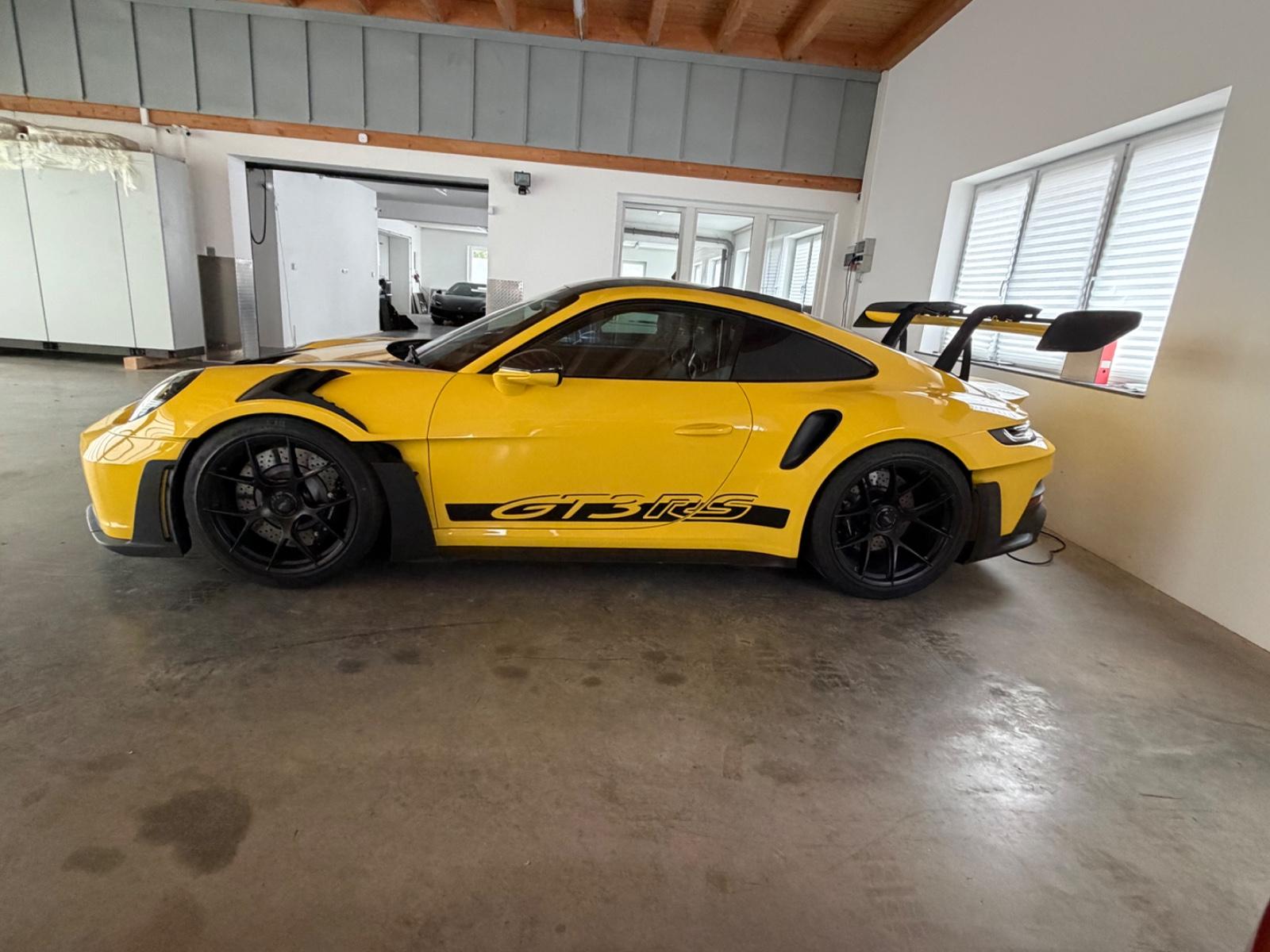 Porsche 992 GT3 RS Weissach Paket  141 km!!