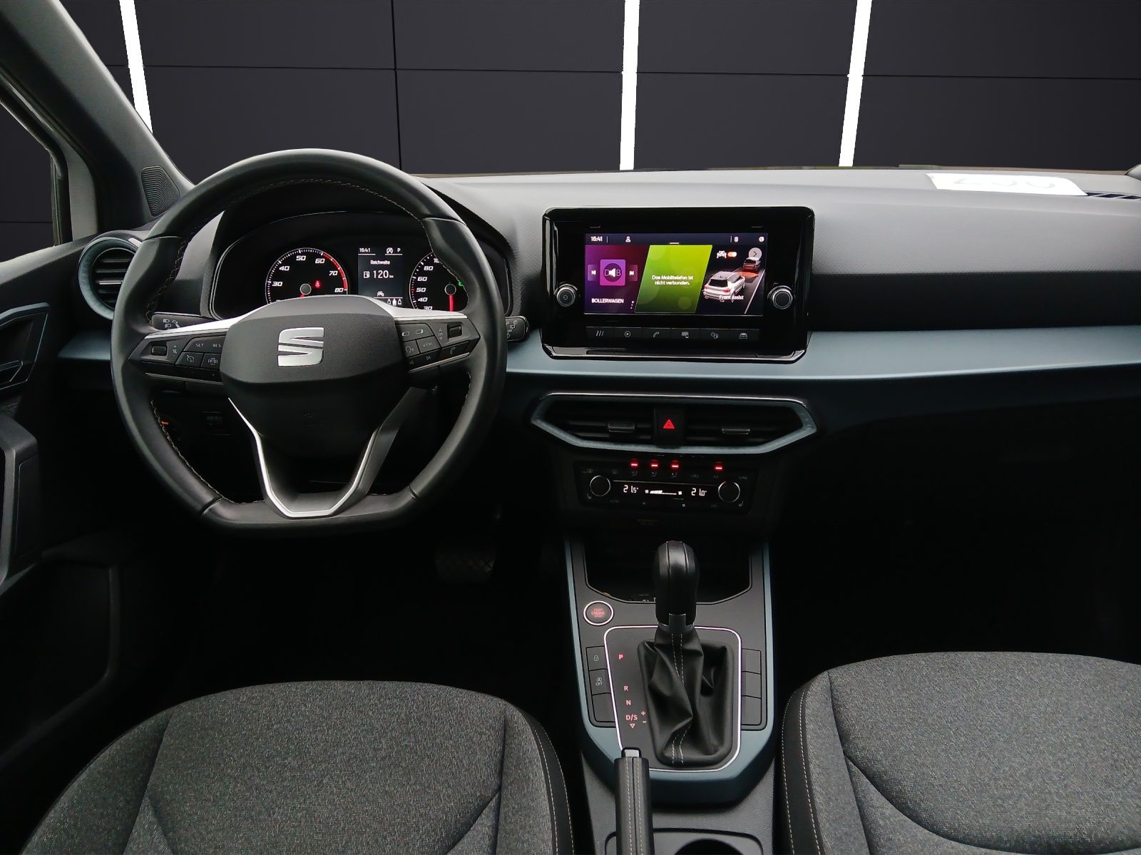 Fahrzeugabbildung SEAT Arona TSI Xperience DSG LED AHK GRA PDC SH LM