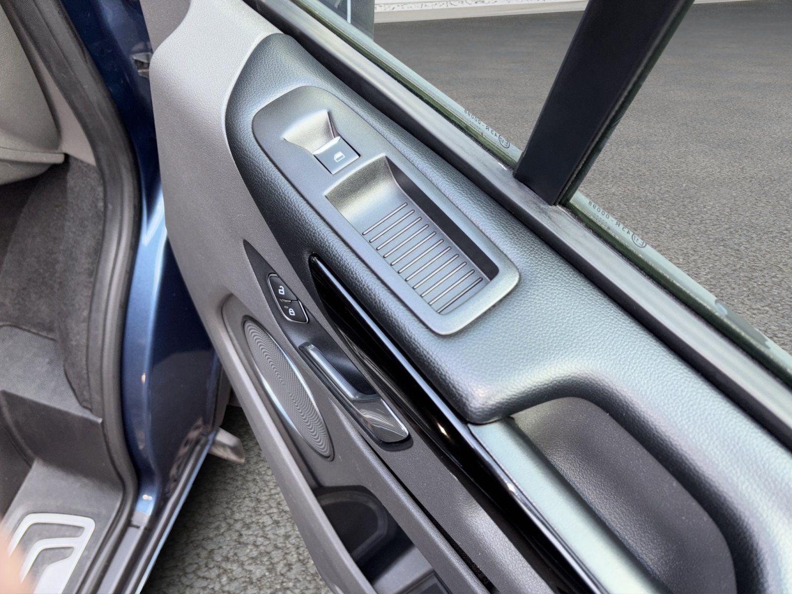 Fahrzeugabbildung Ford Tourneo Custom 2.0 TDi 320 L1 Titanium