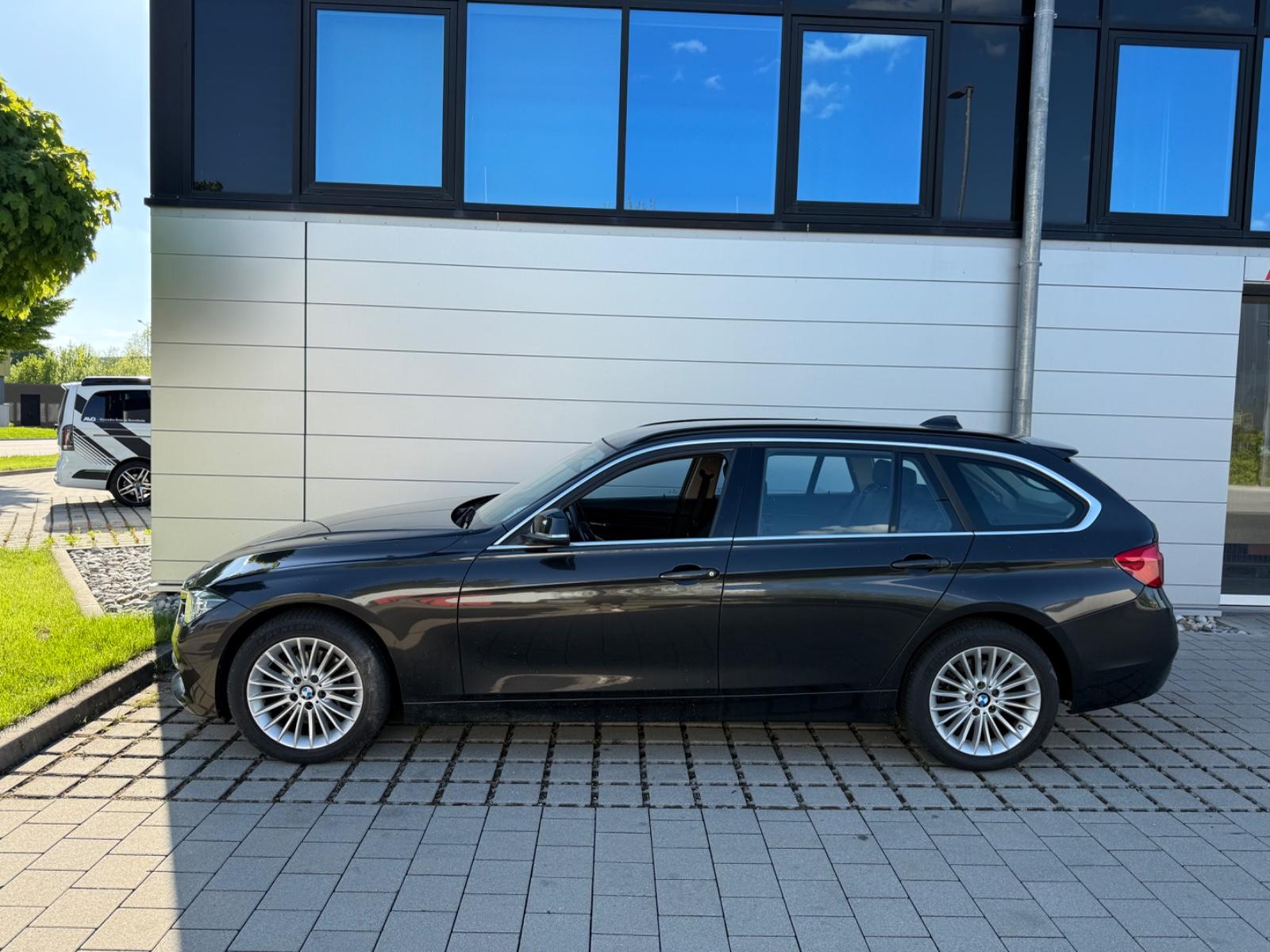 BMW 320i xDrive Touring Luxury Line Aut/Leder/Head-U