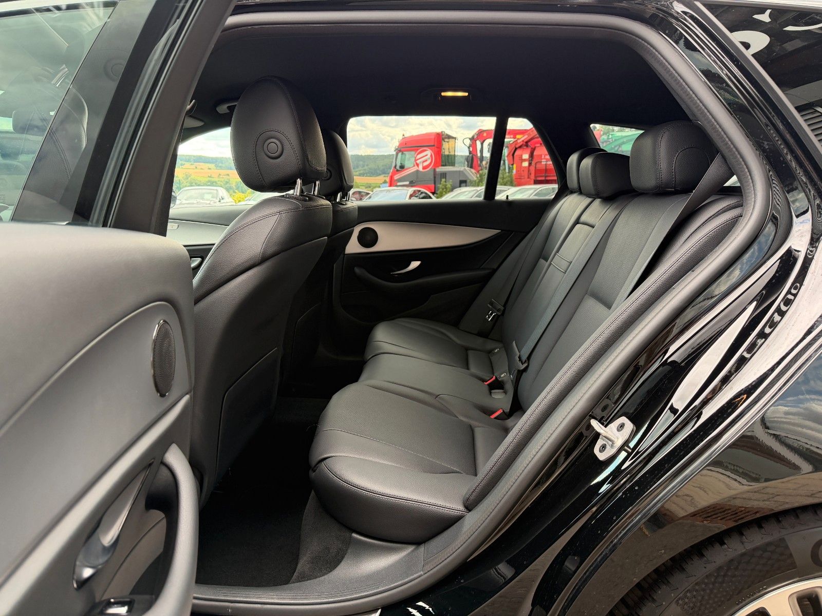 Fahrzeugabbildung Mercedes-Benz E 200 d T TAXI AVANTGARDE R-Kamera+Kindersitz