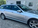 Mercedes-Benz E 250T CGI BlueEfficiency, - Mercedes-Benz E 250 mit Benzin-Antrieb: Kombi