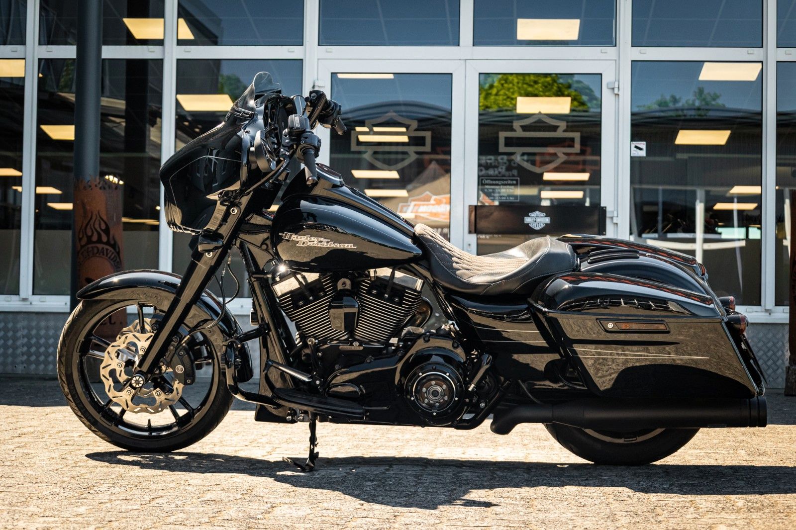 Fahrzeugabbildung Harley-Davidson FLHXS Street Glide - Jekill&Hyde -Wilbers
