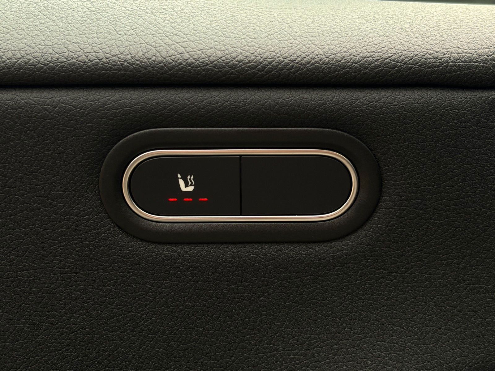 Fahrzeugabbildung Mercedes-Benz CLA 180 SB SHZ LKA TEMP MBUX Navi Wifi CarPlay