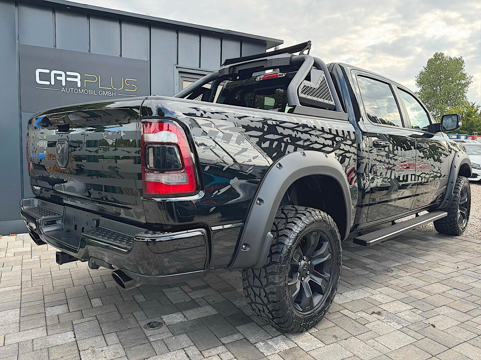 Fahrzeugabbildung Dodge RAM 5.7 V8 HEMI BLACK Edition Offroad 4x4 Tesla