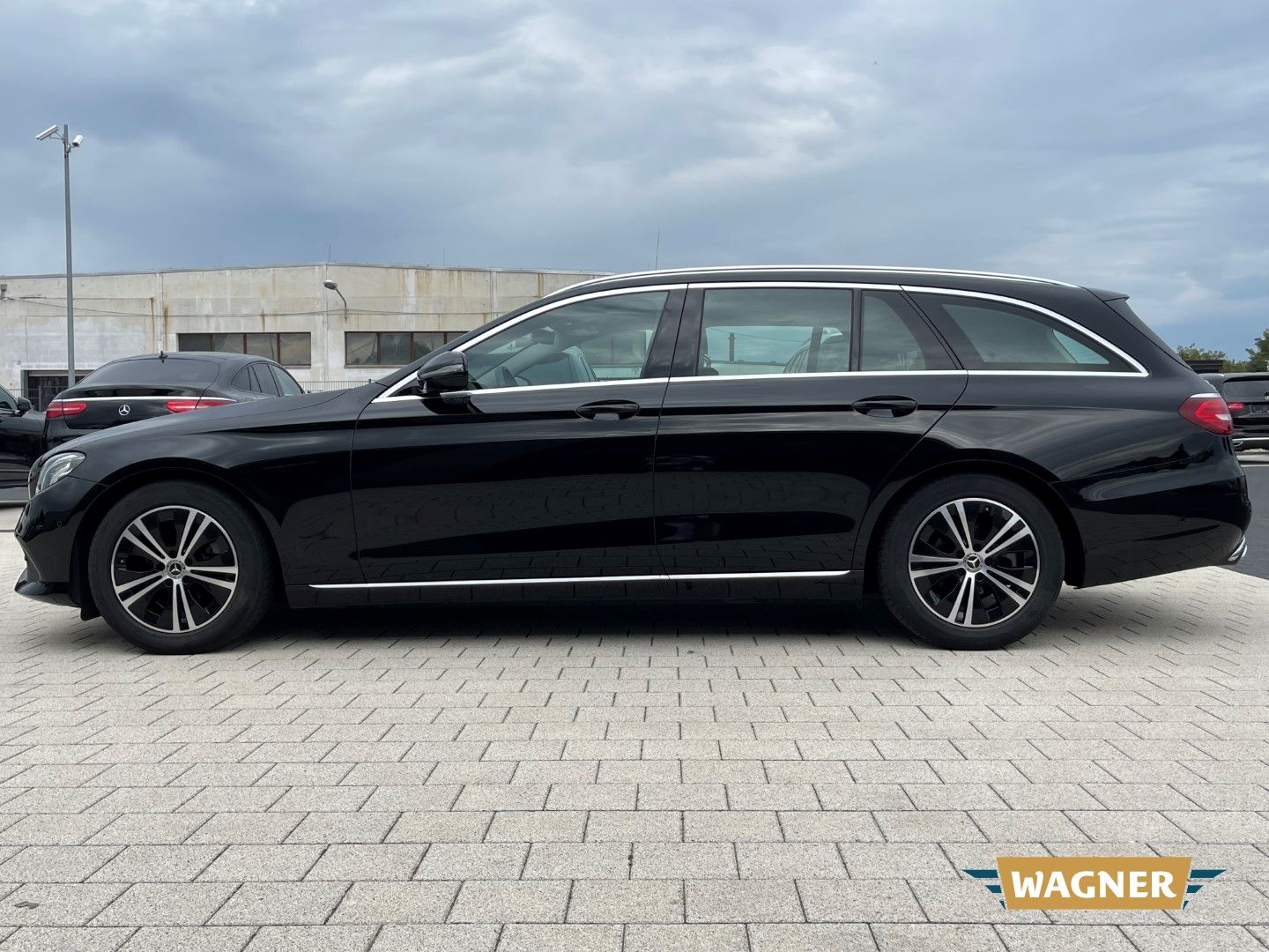Fahrzeugabbildung Mercedes-Benz E 220 T LED-Scheinwerfer Elektr. Sitze Sitzheizu