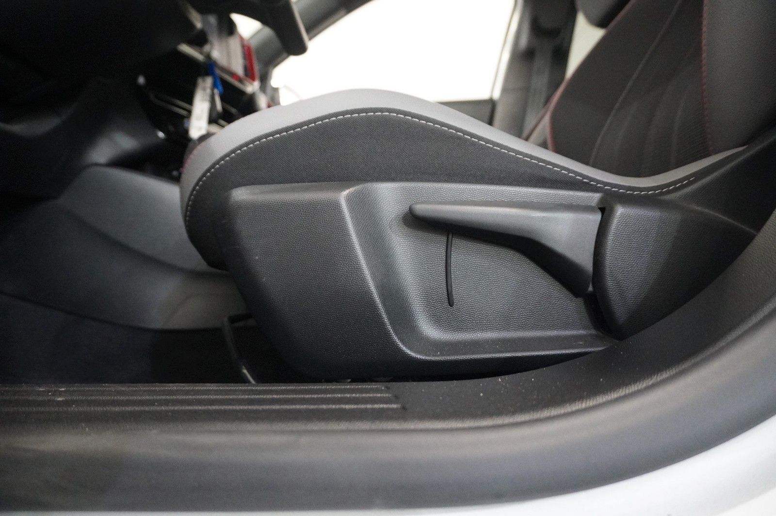 Fahrzeugabbildung Opel Mokka 1.2T GS LINE NAVI/LED/KAMERA/SPORT/DAB+