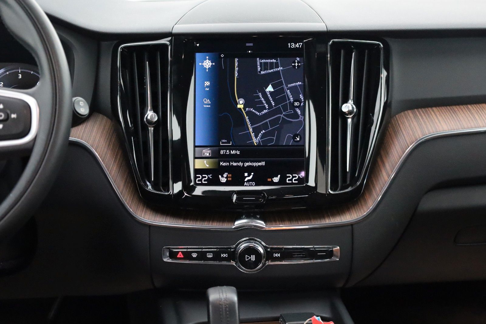 Fahrzeugabbildung Volvo XC 60 Momentum Pro Geartr.Leder,Navi,SH, Kamera