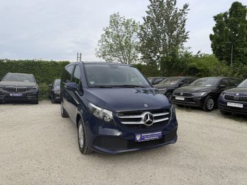 Mercedes V 220 - 1