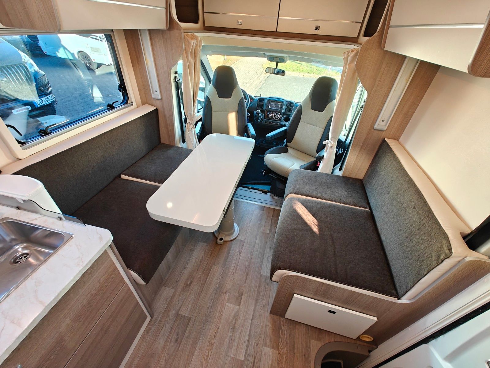 Fahrzeugabbildung XGO Dynamic 99 P + Hubbett, Solar, SAT, TV, Markise