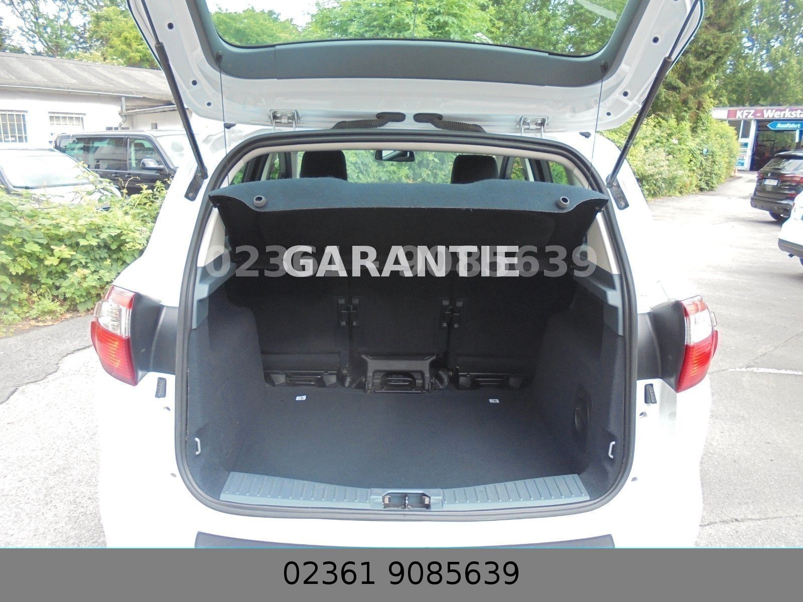Fahrzeugabbildung Ford C-MAX Titanium/Klima/Navi/Pdc+Kamera/TÜV NEU