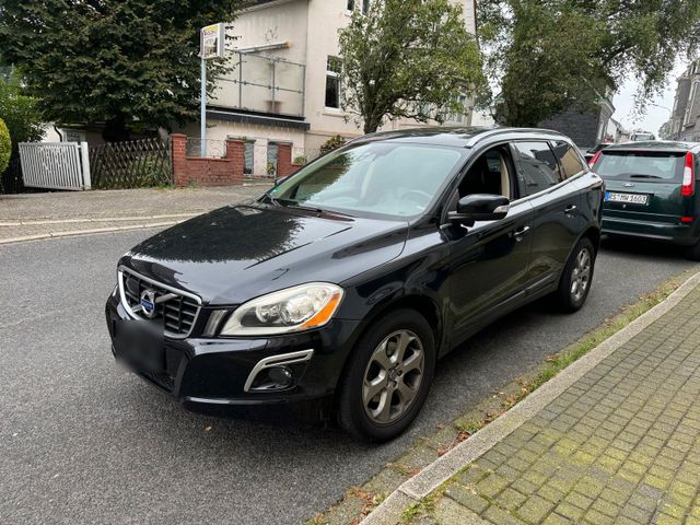 Volvo XC 60 D5 Allrad /Pano/ Leder/ Klima