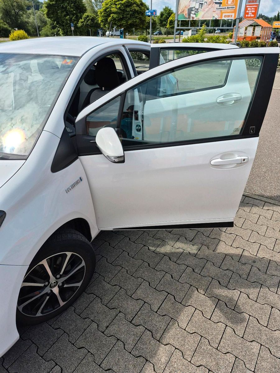 TOYOTA Yaris