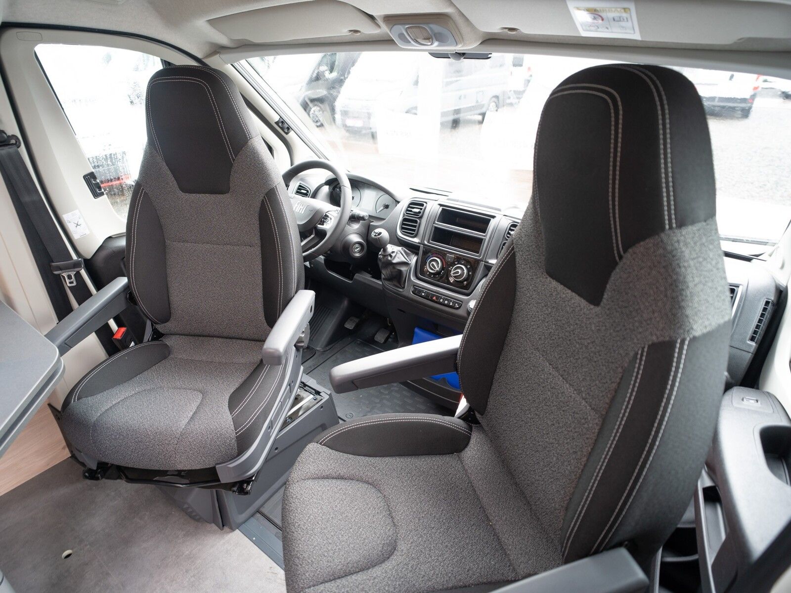 Fahrzeugabbildung Dethleffs Globetrail Active 600 DS Fiat Expedition Grau