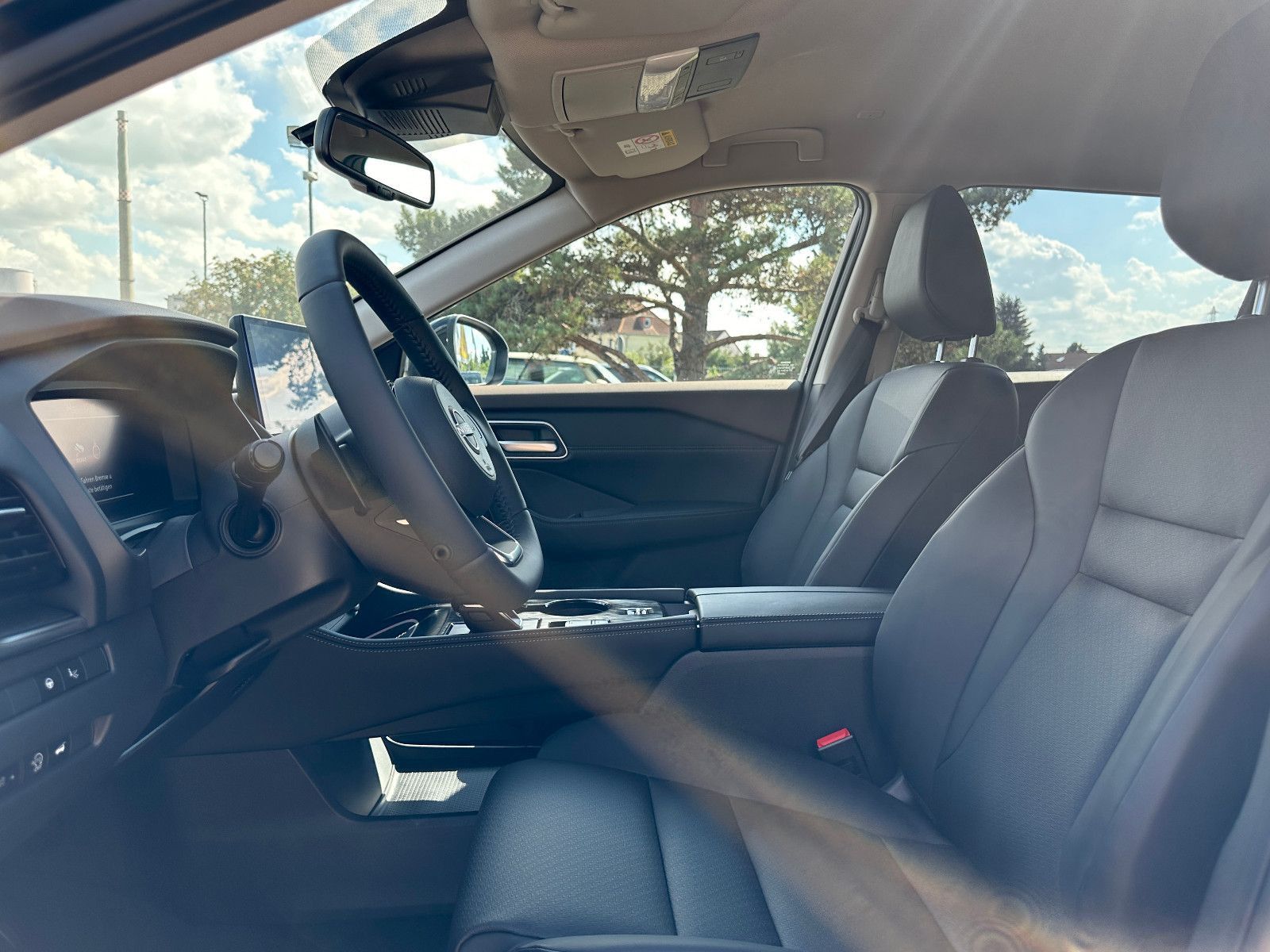 Fahrzeugabbildung Nissan X-Trail 1.5 VC-T Tekna NAVI+ProP+HUD+360°+SH+AHK
