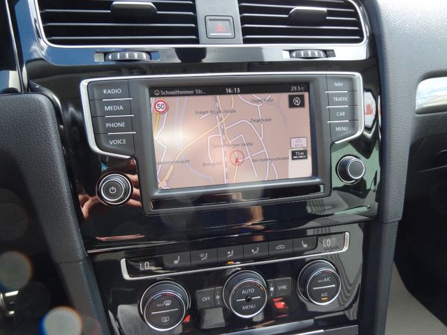 Fahrzeugabbildung Volkswagen Golf VII Lim. Allstar/DSG/Xenon/Navi/2.Hd/150PS/