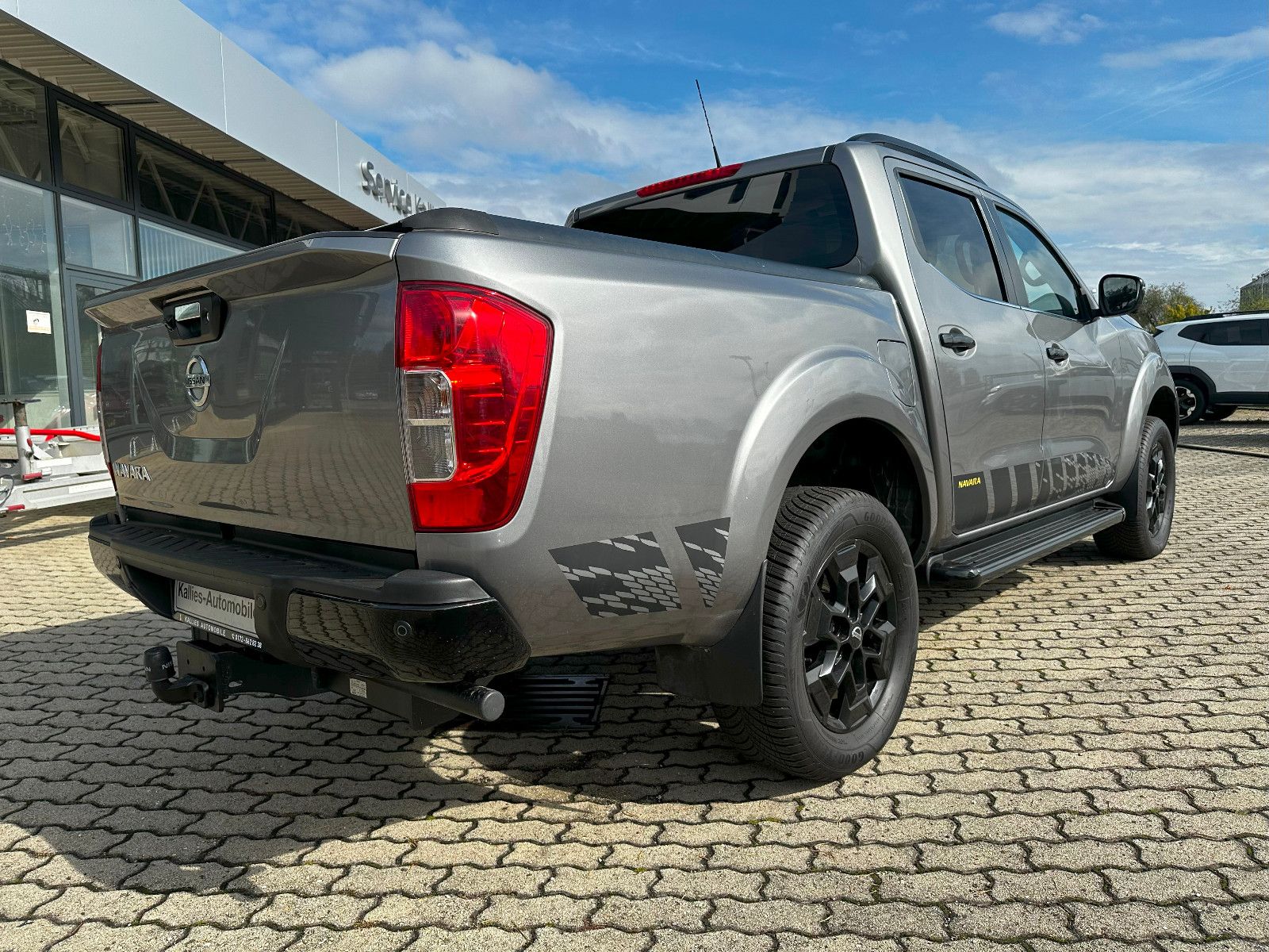 Fahrzeugabbildung Nissan Navara NP300 N-Guard Double Cab 4x4