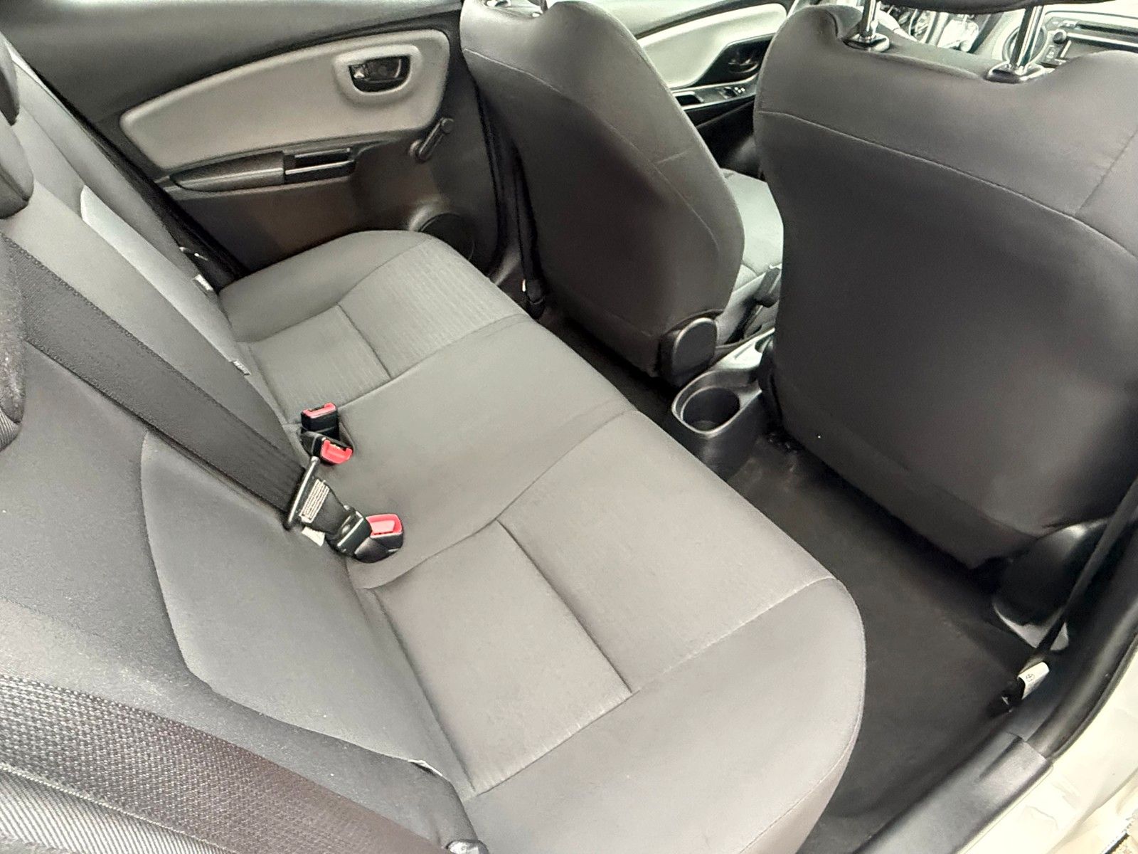 Fahrzeugabbildung Toyota Yaris Basis