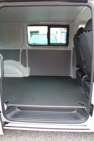 Volkswagen T6.1 Kasten Kombi 150PS DSG LED Navi ALU Extras