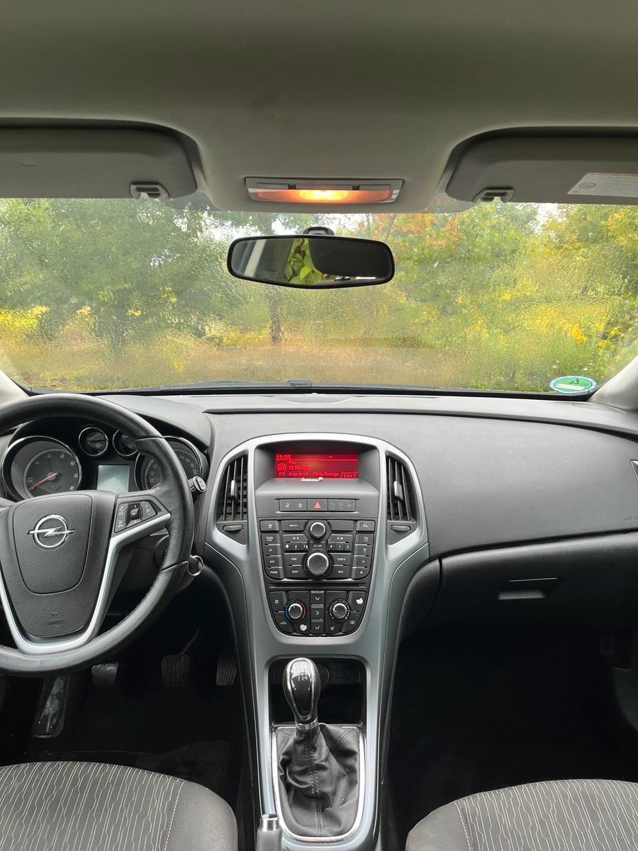 Opel Astra 2014 — engine 110 HP (81kW)