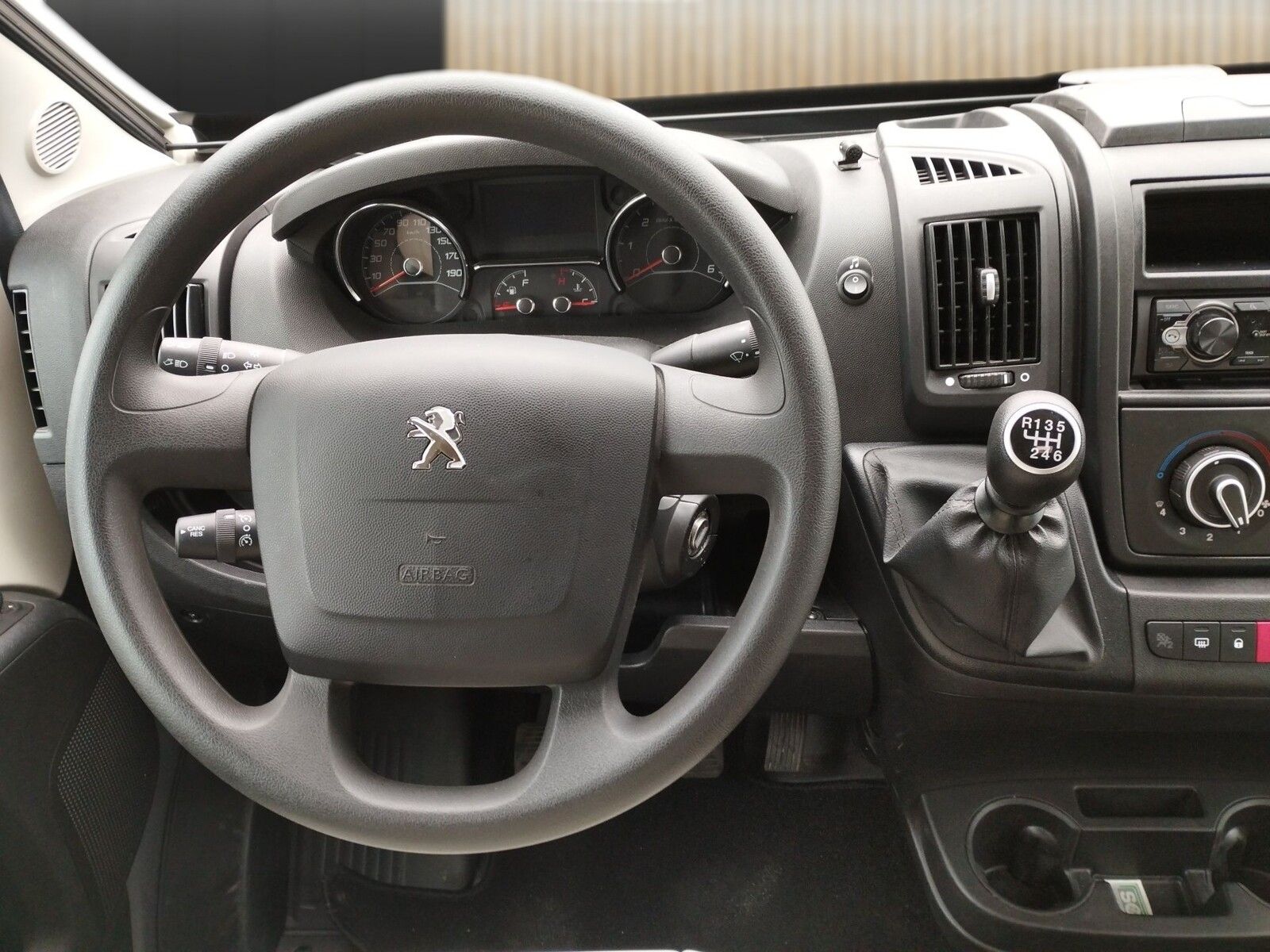 Fahrzeugabbildung Rapido Vans Dreamer D42 FUN