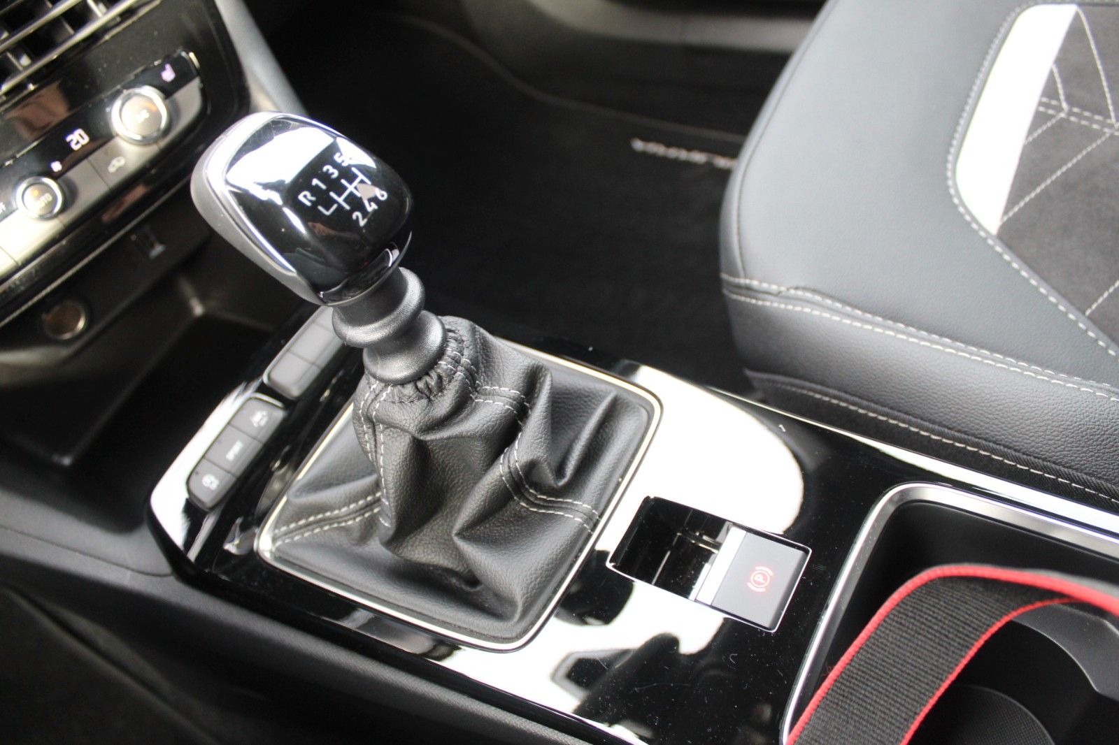 Fahrzeugabbildung Opel Mokka Ultimate*Black-Line*SHZ*LHZ*Navi*RFK